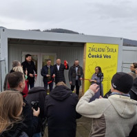 Rok od povodní v České Vsi: modulární škola pomohla dětem vrátit se do lavic